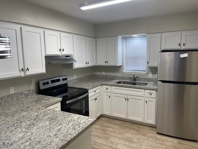 Building Photo - 3005 E Price St