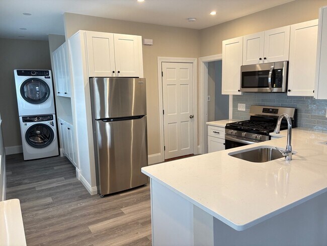 Building Photo - 62 Vernal St