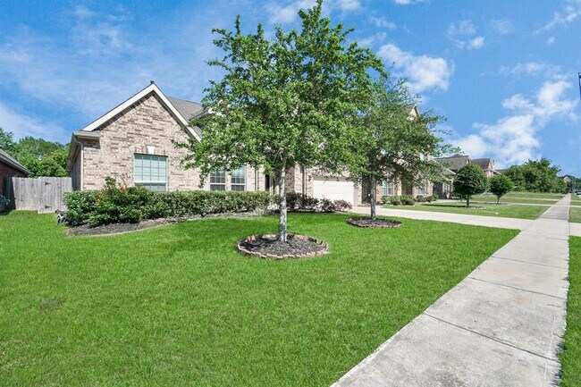 Building Photo - 1122 Boxwood Dr
