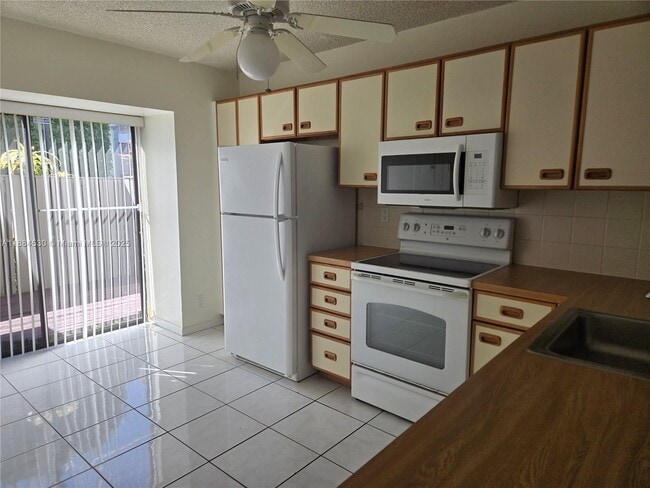 Building Photo - 4599 Carambola Cir S