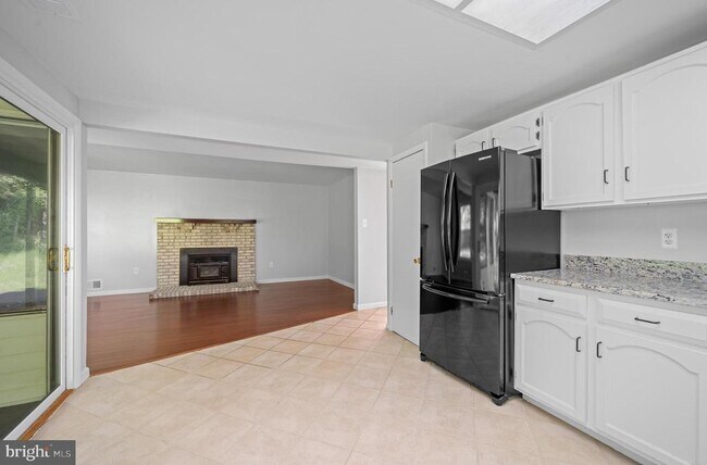 Building Photo - 225 Penny Ln