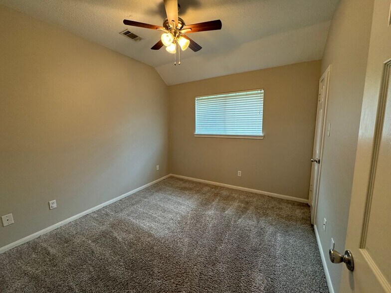 Building Photo - 16602 N Quadrant Ct