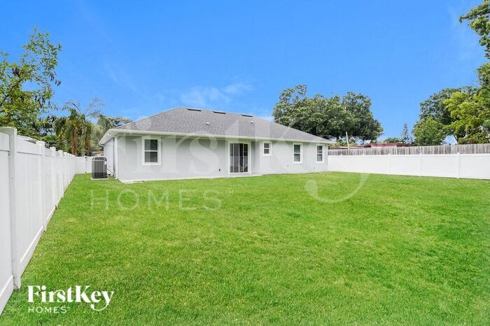 Building Photo - 6702 Cocos Dr