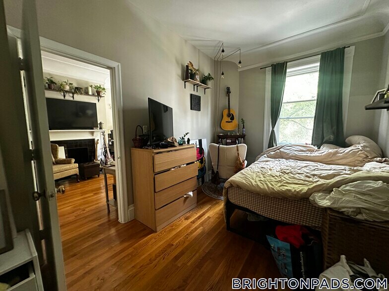 Building Photo - 511 Beacon St