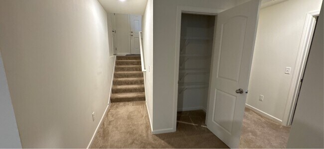 Building Photo - 1038 White Tail Ln