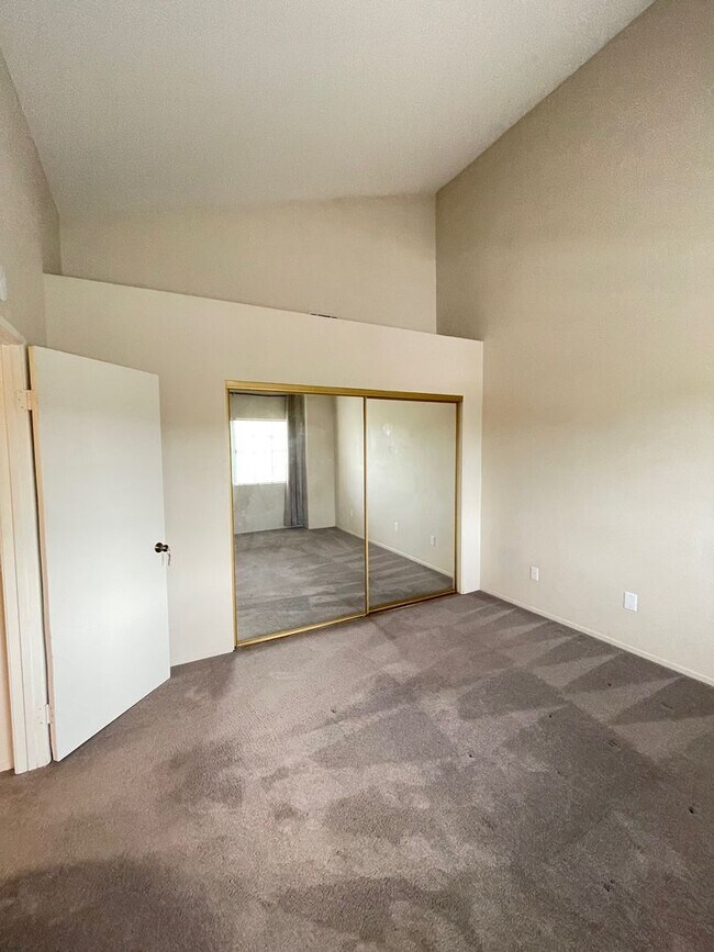 Building Photo - 5341 Columbus Pl