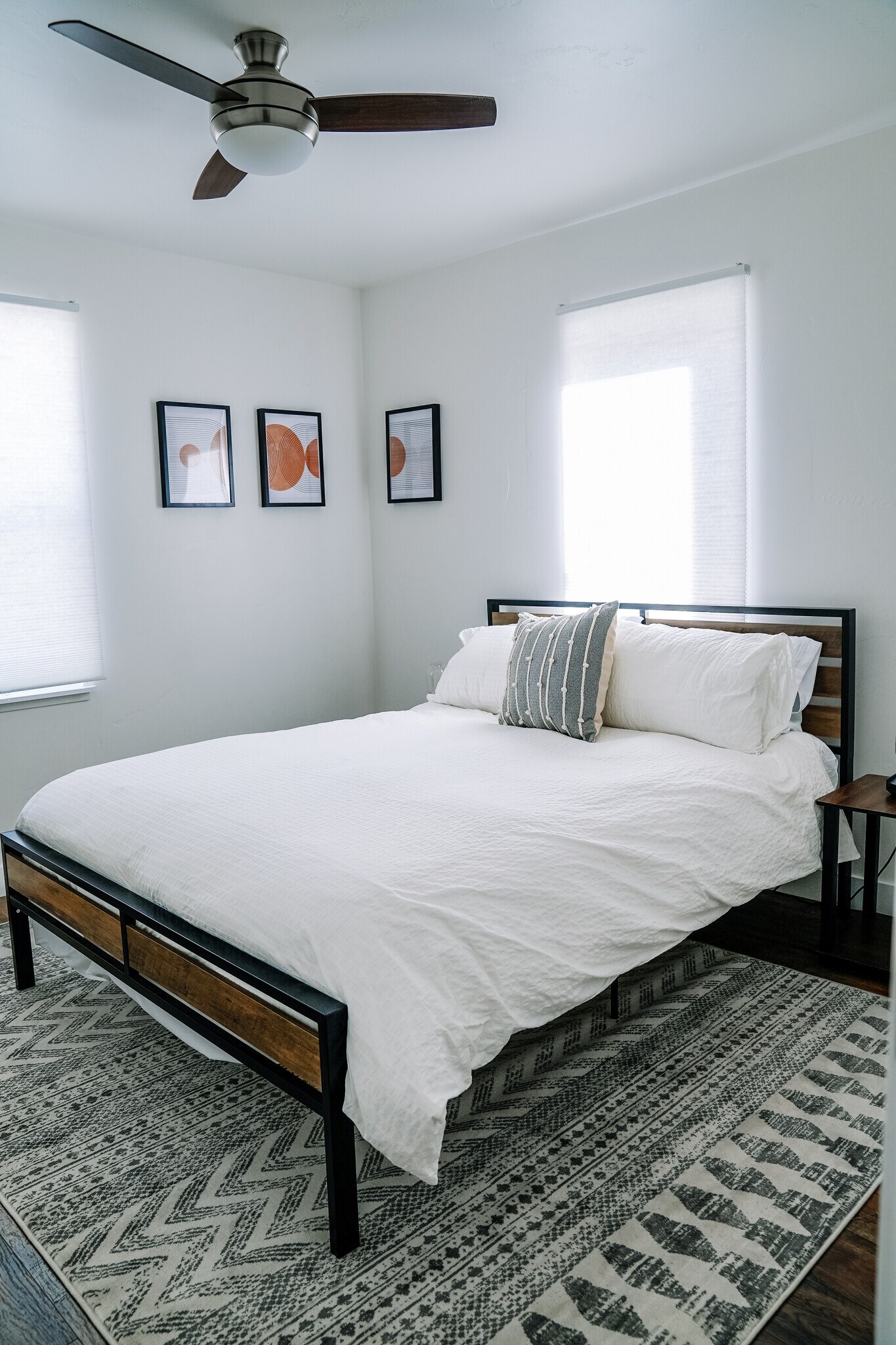 queen bedroom with built in desk - 525 8th Ave W