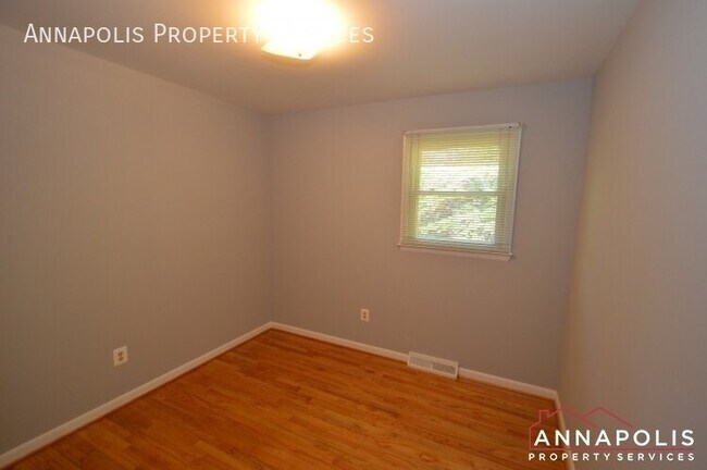 Building Photo - 556 Arundel Dr