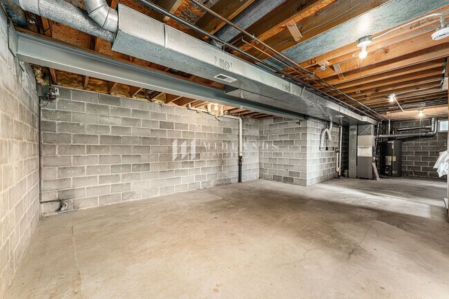 Building Photo - Marvelous Omaha Home