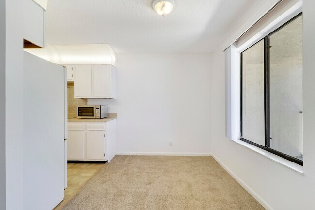 Building Photo - 150 Pineview Rd