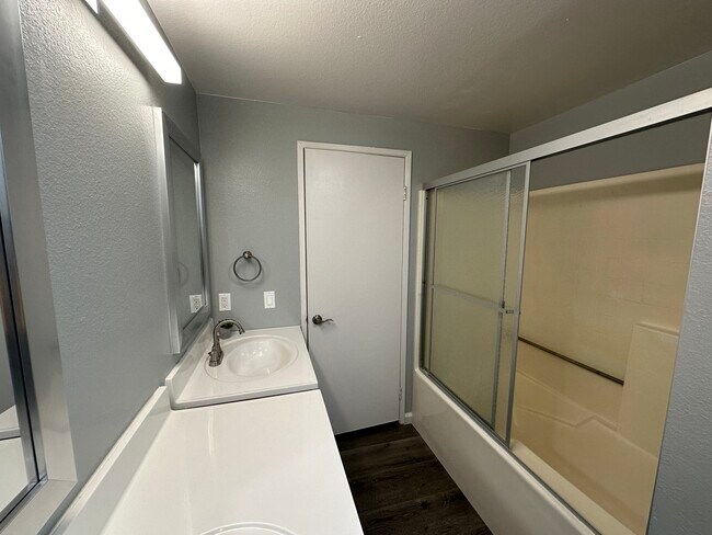 Building Photo - 14334 Poplar St