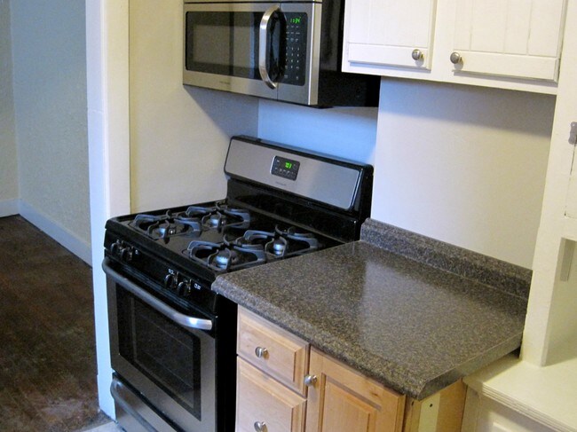 Building Photo - 3745 Beechwood Blvd