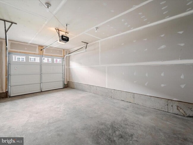 Building Photo - 166 Munsee Cir