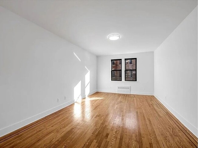 Building Photo - Newly Renovated 1Bed 1Bath