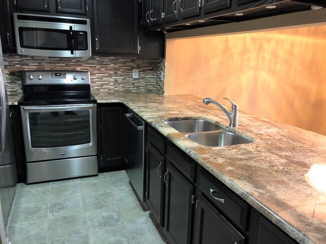 Building Photo - 19827 Henderson Rd