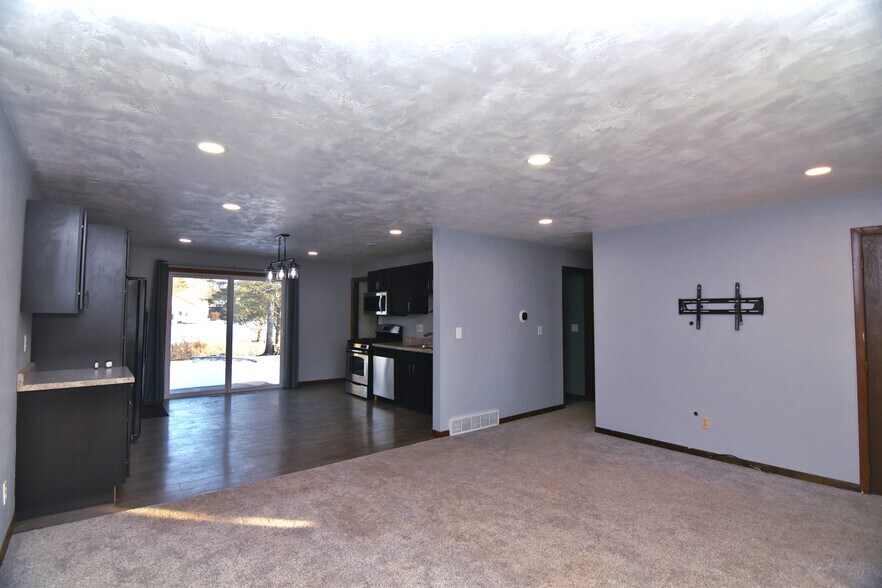 Building Photo - 3540 N Gillett St