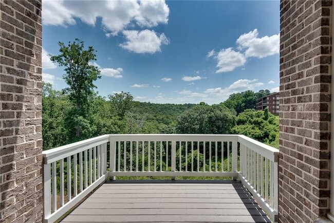 Building Photo - 435 Maplewood Dr