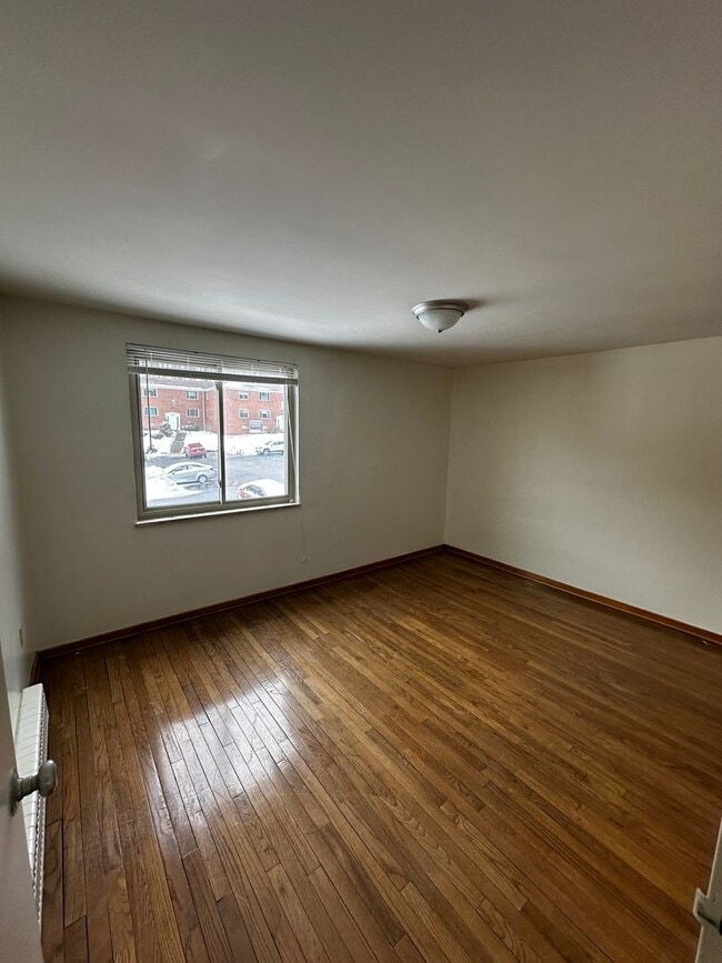 Building Photo - 298 Lumar Dr