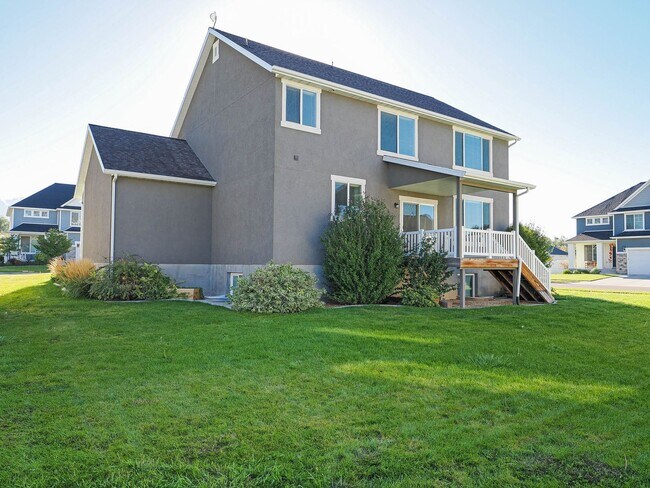Building Photo - 4-bedroom, 2.5 bathroom Home