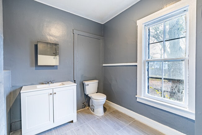 Building Photo - 243 Chamberlain St