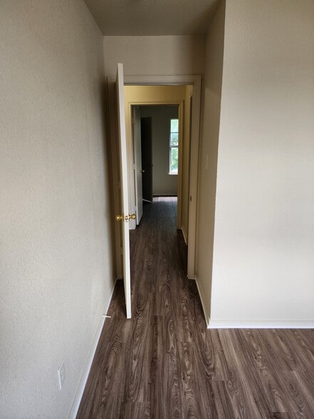 Building Photo - 5709 Redstone Dr