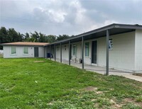 Building Photo - 820 Redwood Ave