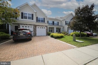 Building Photo - 7 Kingswood Ct