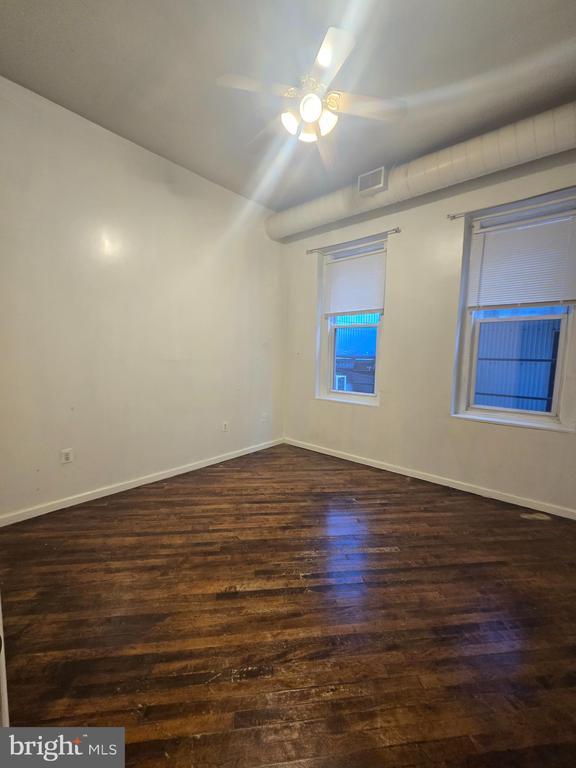 Building Photo - 1304 Walnut St