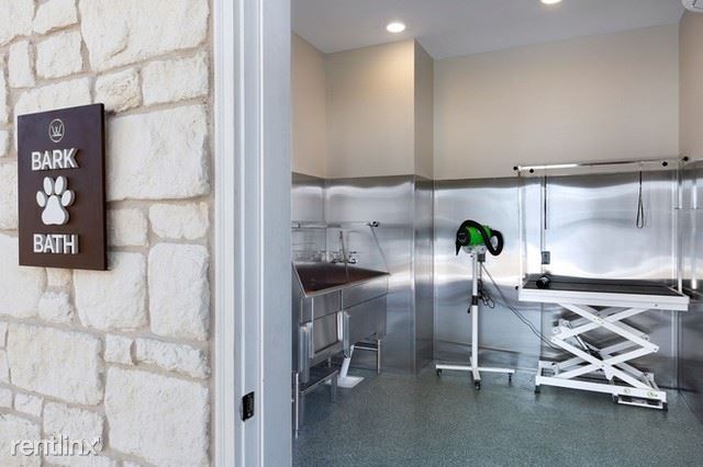 Building Photo - 15001 Strathaven Pass