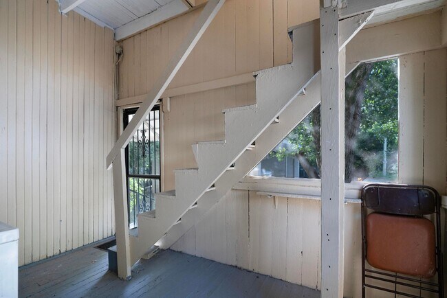 Building Photo - Charming Historic 2BR Apartment with Garag...