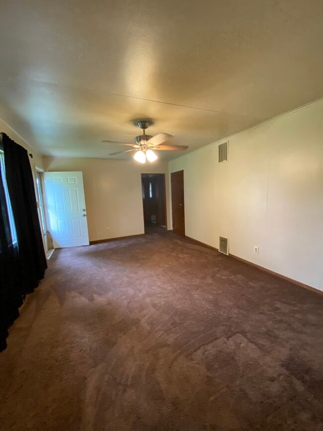 Building Photo - 3 Bedroom Ranch in Eastmoor