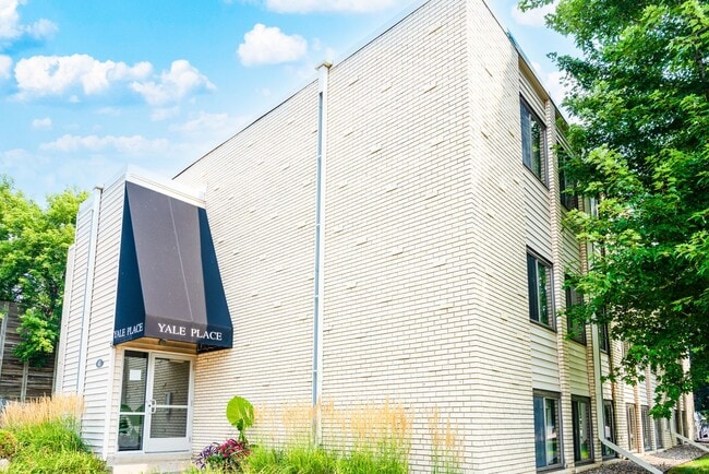 Building Photo - Yale Place
