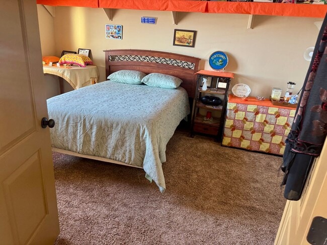 Building Photo - Premium home over looking the elko golf course.