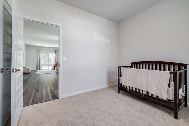 Building Photo - Luxury & Maintenance Free Living in Savann...