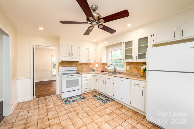 Building Photo - 901 Winter Wood Dr