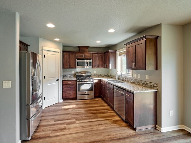 Building Photo - Beautiful 4 bedroom/2.5 Bath Home On Large...