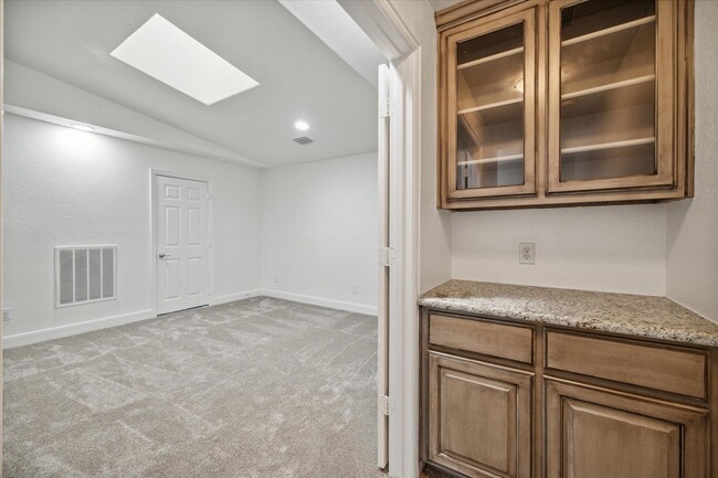 Building Photo - 95 N Mews Wood Ct