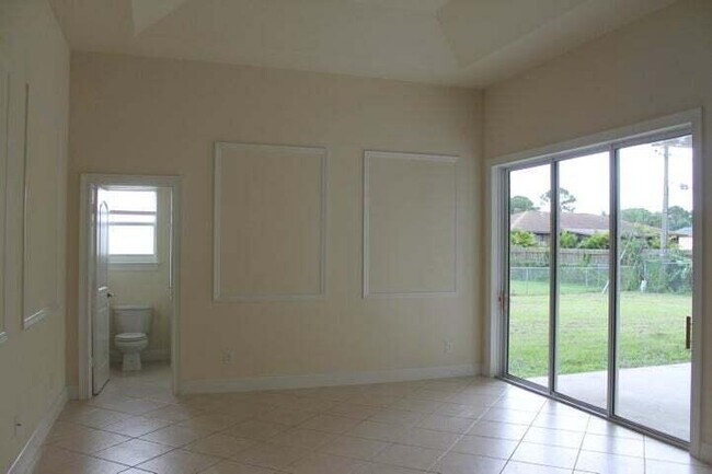Building Photo - 379 NW La Playa St