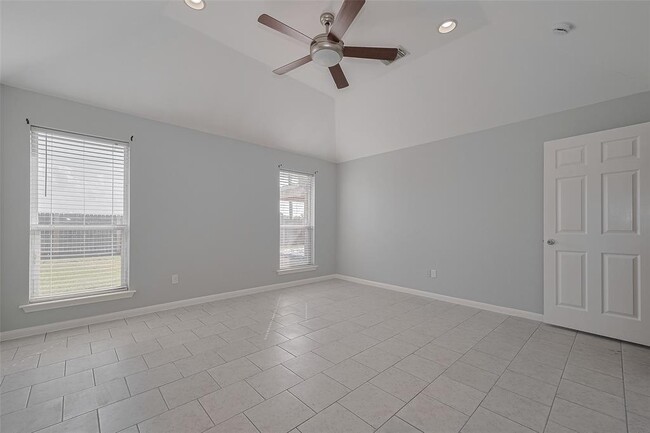 Building Photo - 9631 Highland Pointe Dr