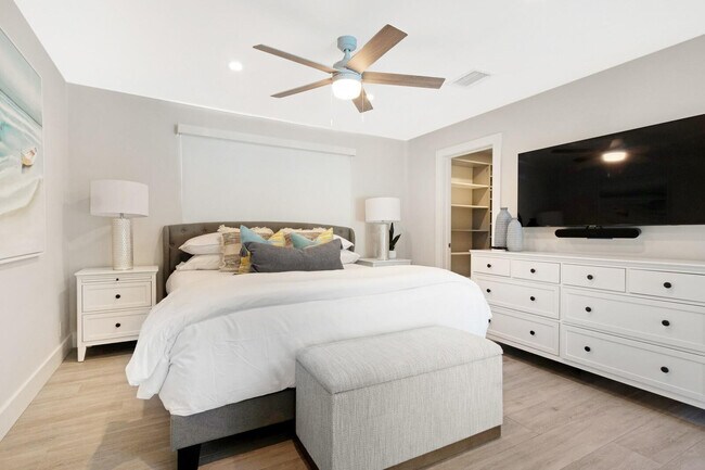 Building Photo - 5821 NE 14th Way