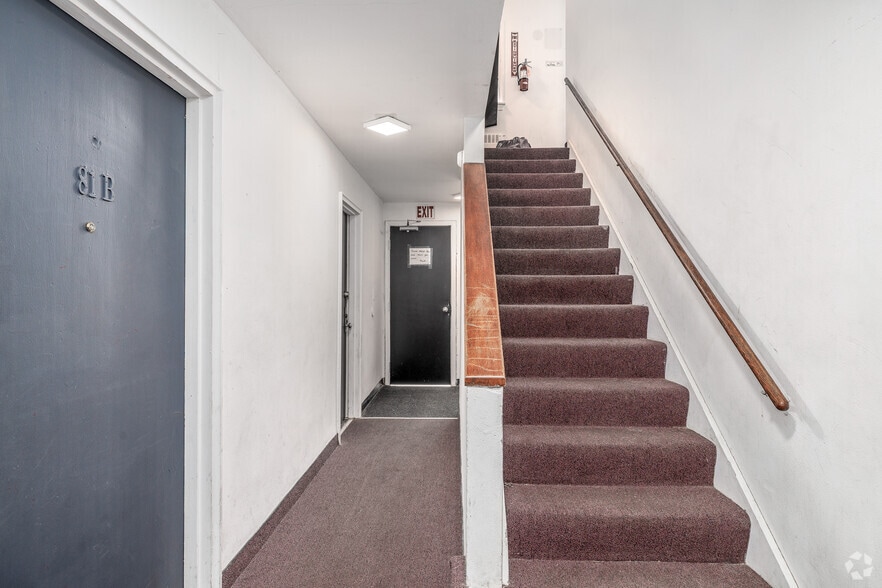 Lobby Photo - Sunnycrest Manor