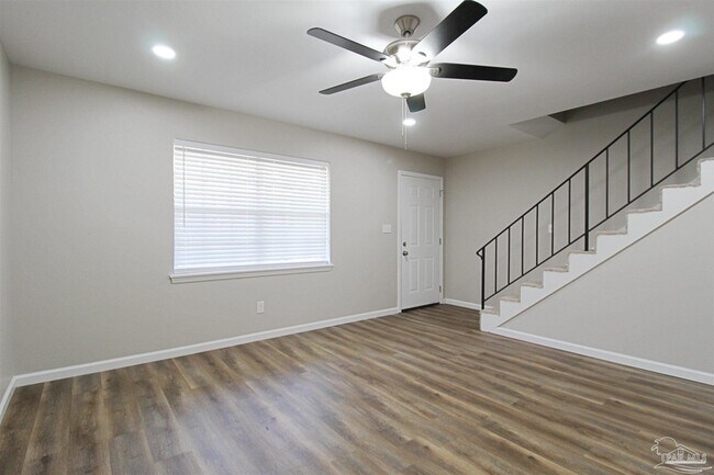 Building Photo - 9615 Sandpiper St
