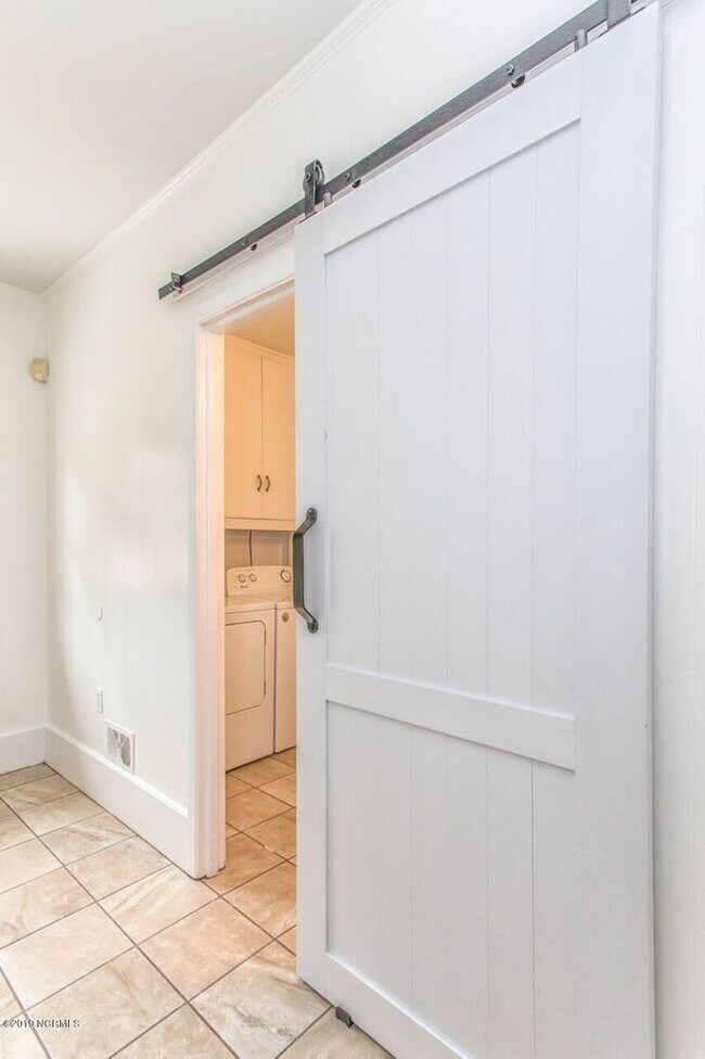 Building Photo - Students Welcome great 4 Bedroom House