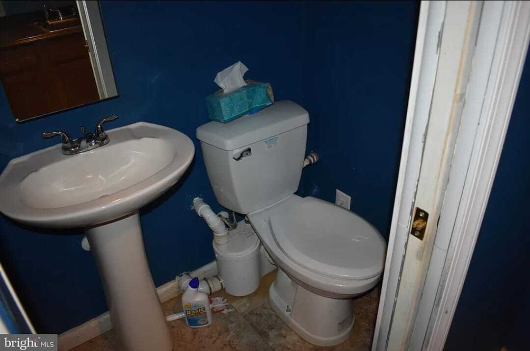 Building Photo - 6726 Jefferson Blvd