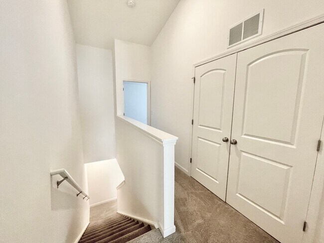 Building Photo - Charming Townhome Community in Mooresville...