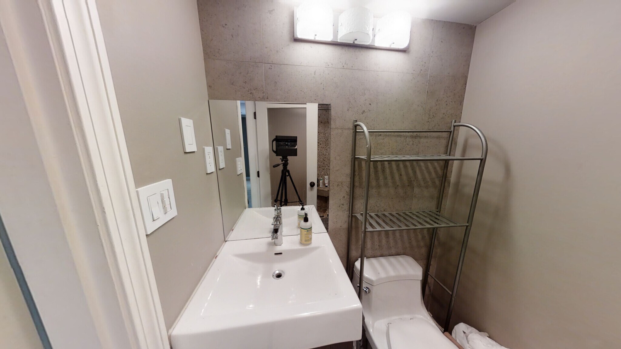 Building Photo - 329 W 4th St