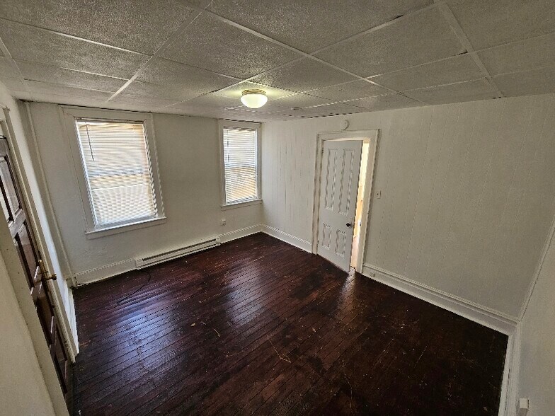 Building Photo - 534 N Plum St