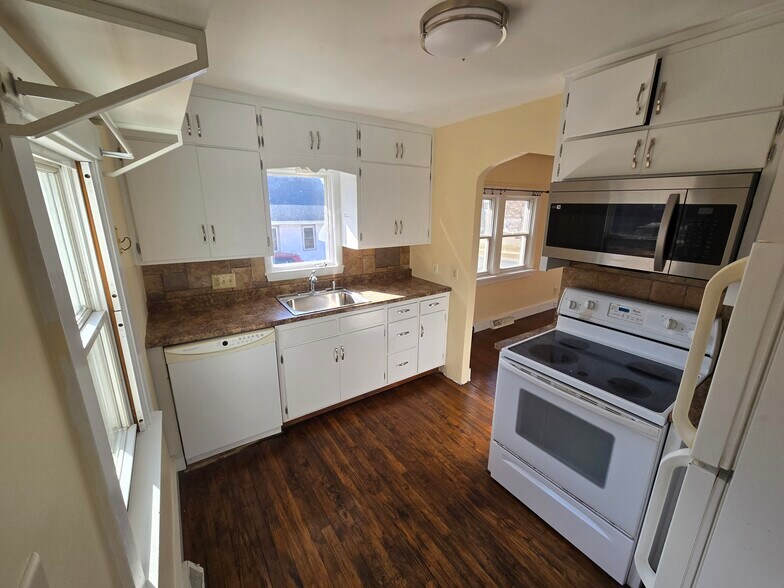 Building Photo - 1215 Fairway St