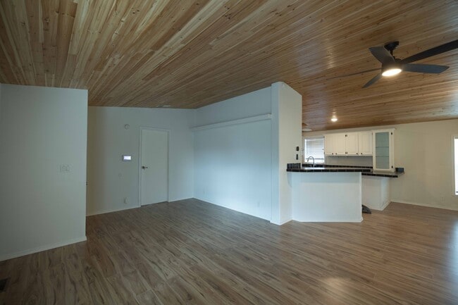 Building Photo - 2255 Fuller Ln