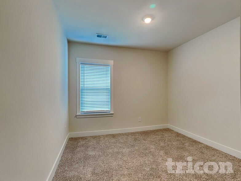 Building Photo - 308 Allenby Ln